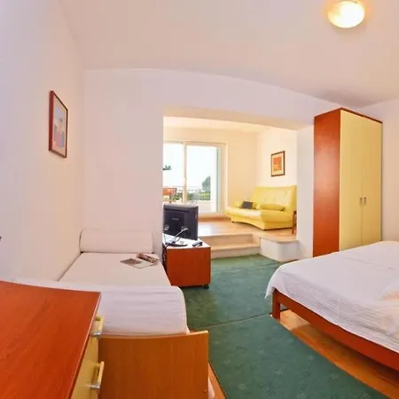Apartman In With A Sea View, Terrace, Air Conditioning, Wifi 201-5