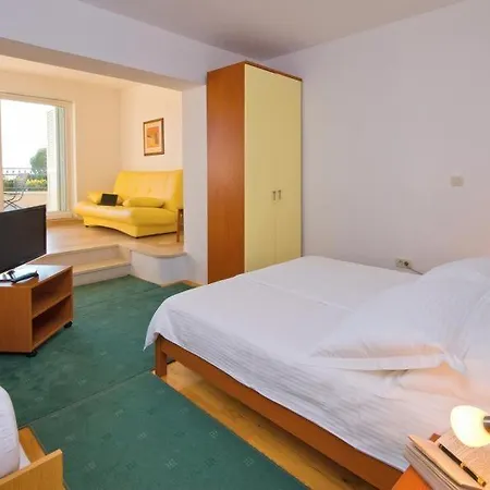 Apartman In With A Sea View, Terrace, Air Conditioning, Wifi 201-5 Brela